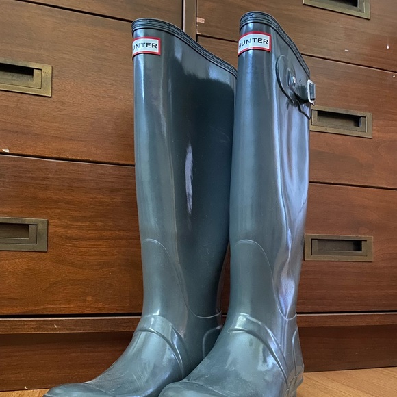 GRRAT CONDITION Original Glossy Hunter Rainboots - Picture 3 of 6